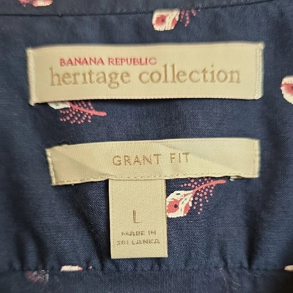 Banana Republic Navy Short-Sleeve Button-Down Shirt with Red&Cream Feather Large - Picture 2 of 8